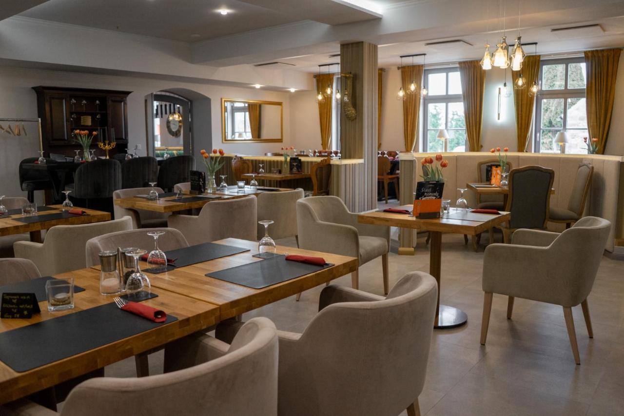 Hotel Zur Kaiserpfalz Wohlmirstedt Bagian luar foto