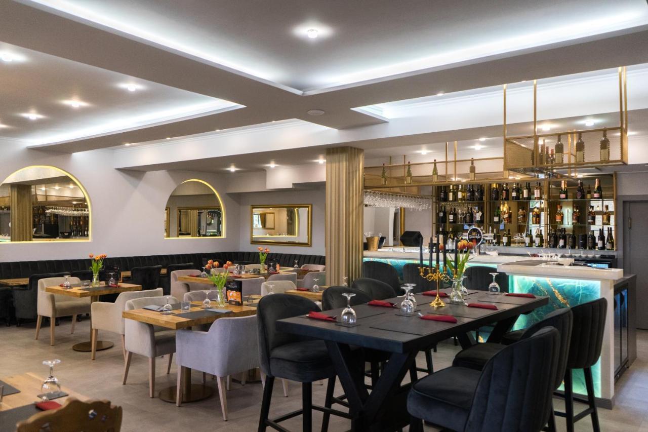 Hotel Zur Kaiserpfalz Wohlmirstedt Bagian luar foto