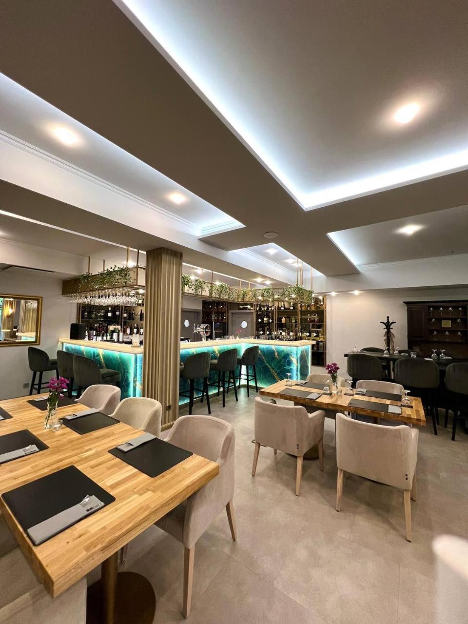 Hotel Zur Kaiserpfalz Wohlmirstedt Bagian luar foto