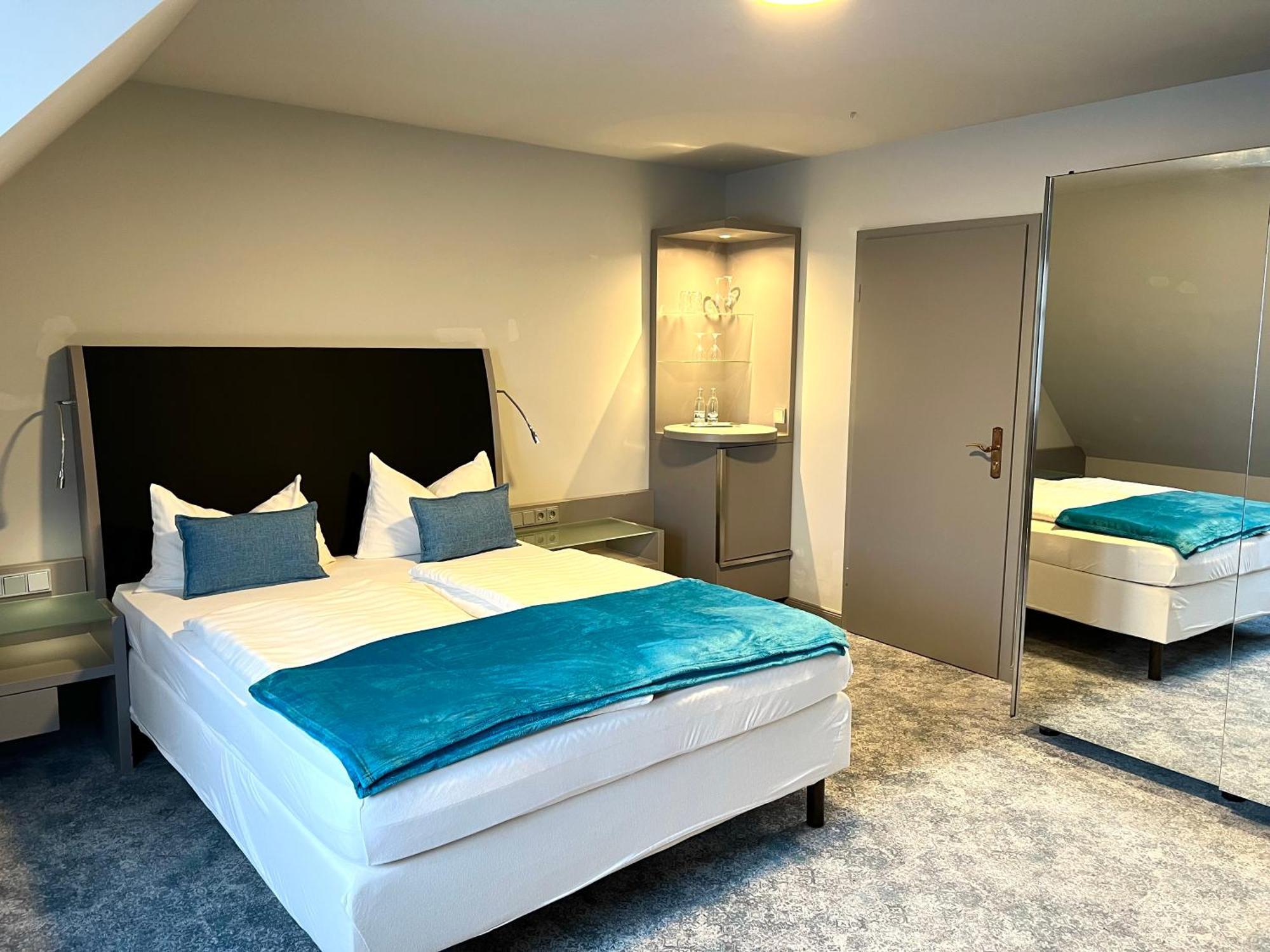 Hotel Zur Kaiserpfalz Wohlmirstedt Bagian luar foto