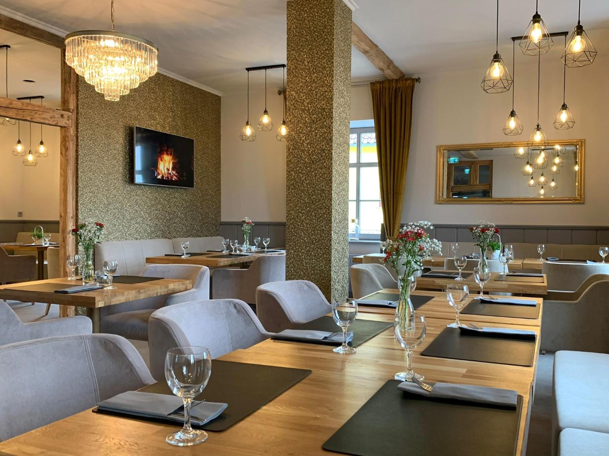 Hotel Zur Kaiserpfalz Wohlmirstedt Bagian luar foto